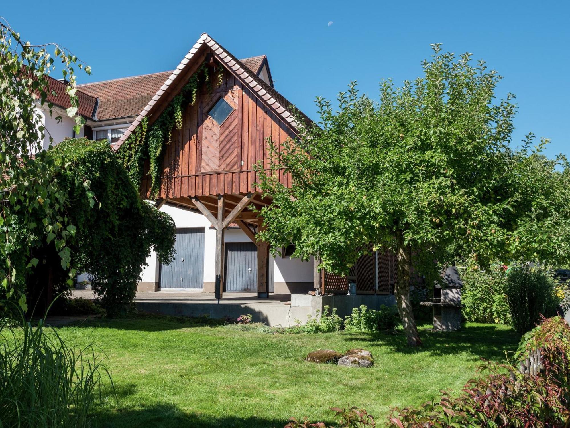 Cozy Apartment In Schwenningen With Garden Villingen-Schwenningen Dış mekan fotoğraf